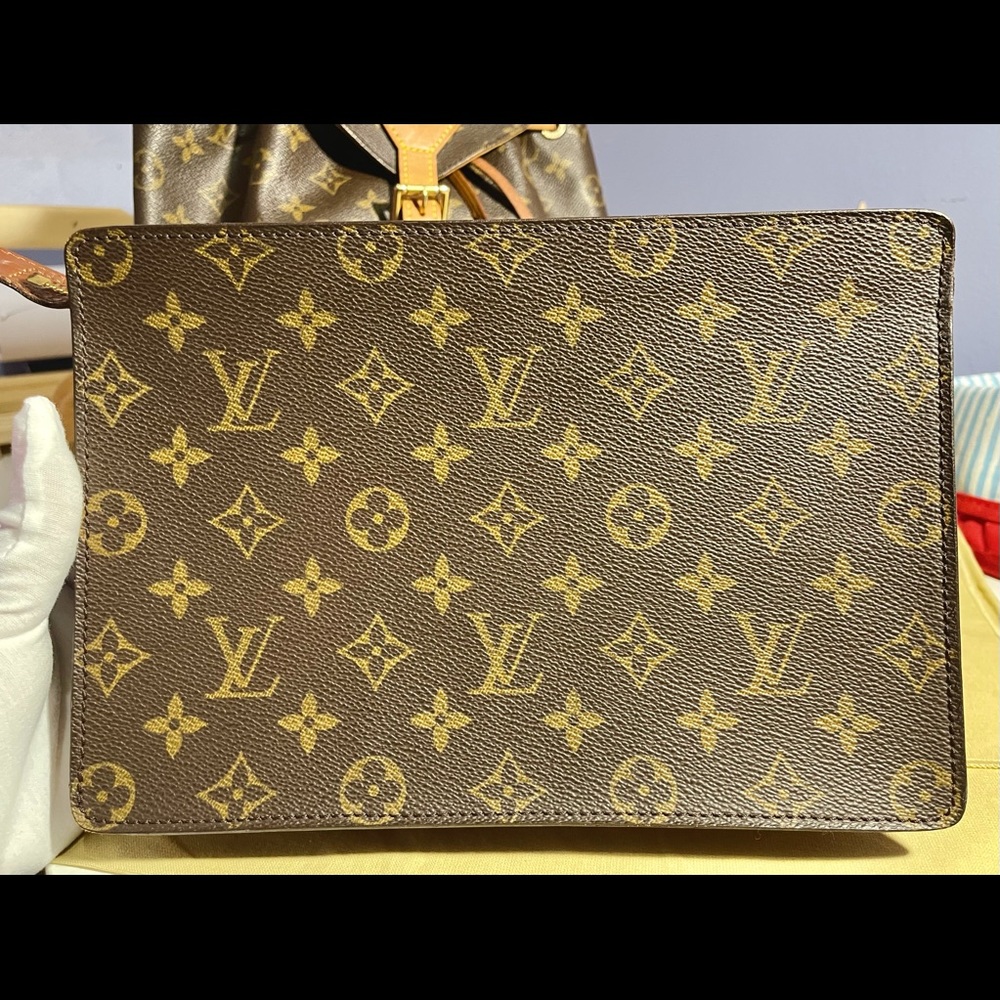 Preloved Authentic Louis Vuitton Mono Clutch